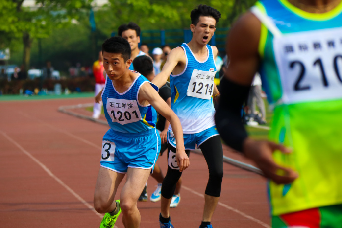 学生男子甲组4x400米比赛 侯王宇摄