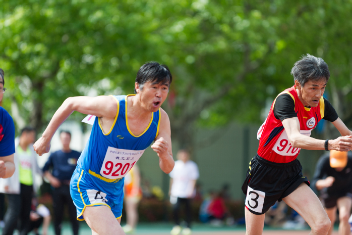 教工男子甲组100米比赛 夏煜翔摄